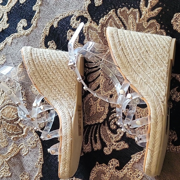 Dolce Vita new 8.5 studded wedge sandals. - Picture 6 of 7